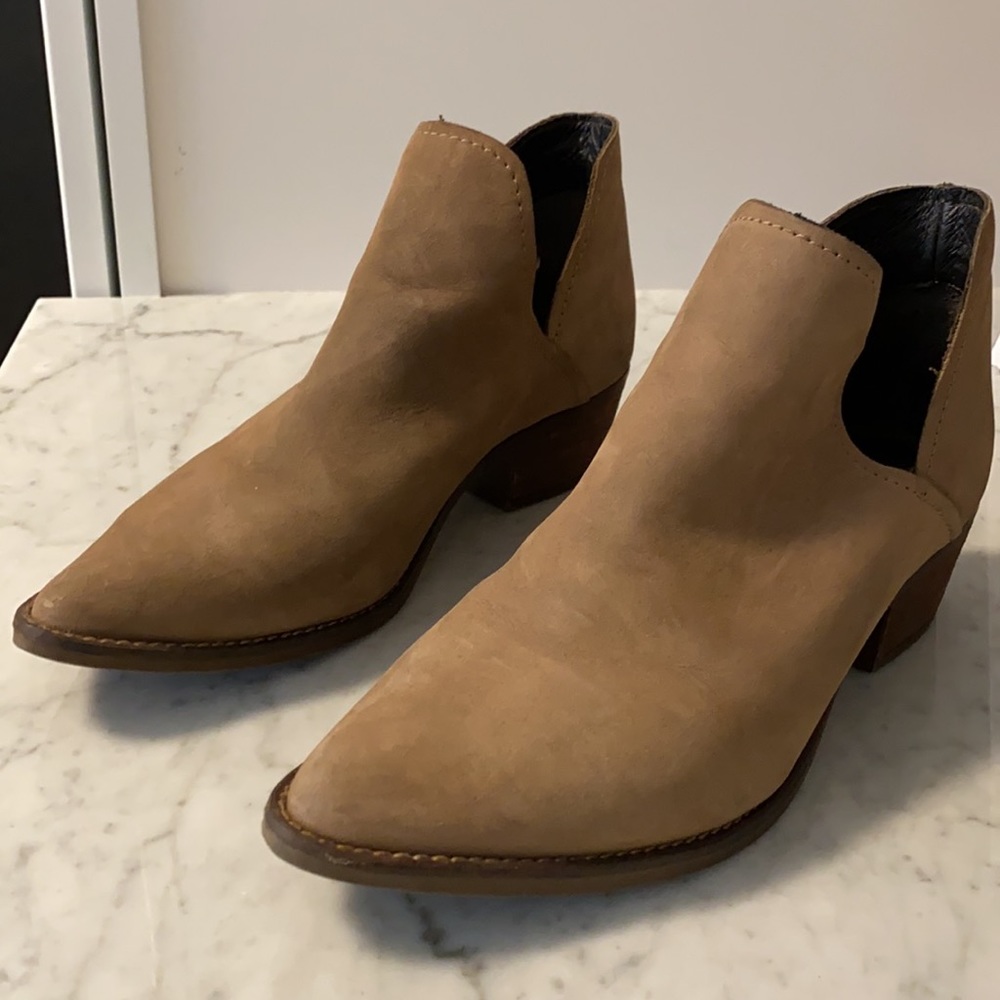Steve Madden Petra Open Side Bootie Taupe Suede 7